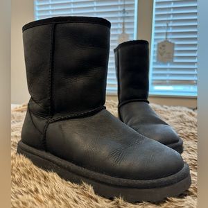 Classic Black Short Leather Ugg Size 6